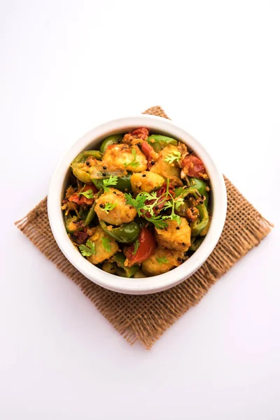 Aloo Capsicum Sabzi Картофель Перец Сабджи Является Индийским Вегетарианский Рецепт — стоковое фото