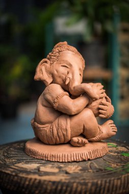 Ganesh Chaturthi ya da festival için ev yapımı çevre dostu Ganesha ya da ganpati idolü