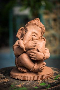 Ganesh Chaturthi ya da festival için ev yapımı çevre dostu Ganesha ya da ganpati idolü