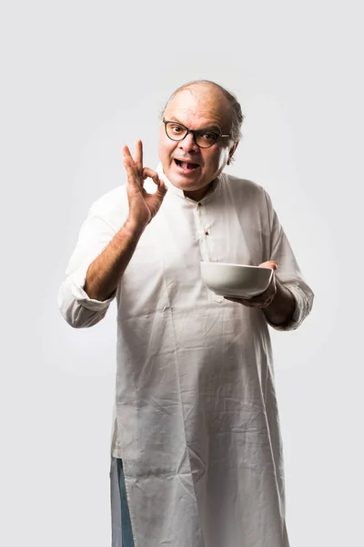 Hombre Asiático Indio Mayor Viejo Comiendo Plato Blanco Vacío Tazón — Foto de Stock