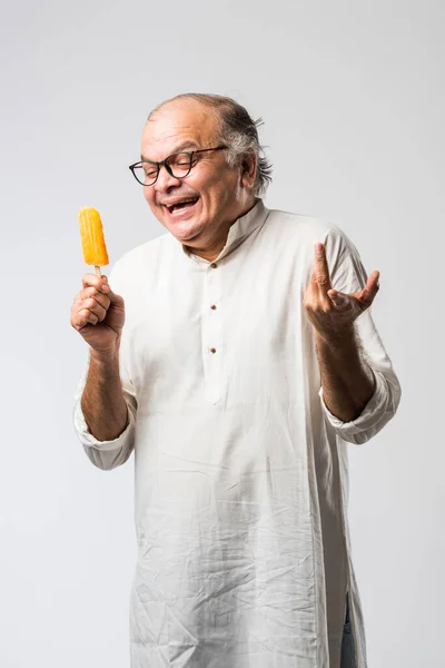 Indian Old Man Eating Chocolate Ice Cream Cone Mango Candy — Stock Photo, Image
