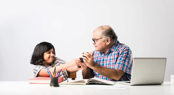 Indian Grandfather Teaching Granddaughter Books Pencil Laptop Home Schooling Tuition — Stock Photo, Image