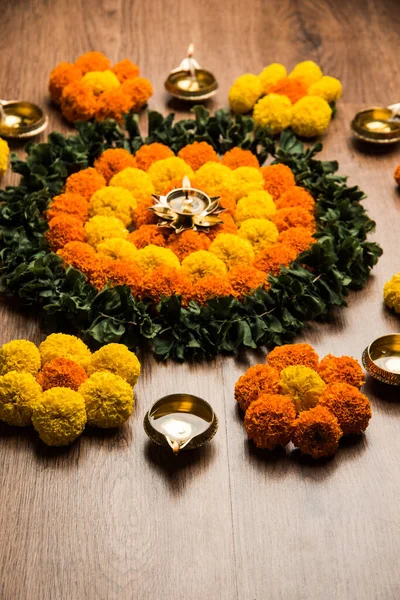 Rangoli Flores Para Diwali Pongal Festival Hecho Con Flores Caléndula — Foto de Stock