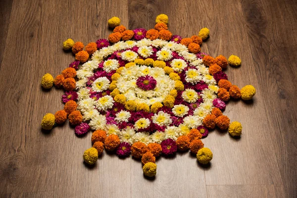Rangoli Flores Para Diwali Pongal Festival Hecho Con Flores Caléndula —  Fotos de Stock