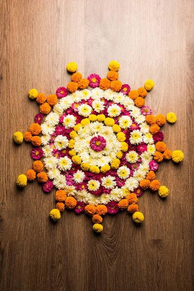 Rangoli Flores Para Diwali Pongal Festival Hecho Con Flores Caléndula —  Fotos de Stock