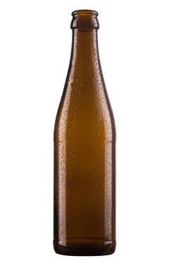 Önden görünüm closeup kahverengi elma suyu ya da bira şişesi hiçbir etiket ve su üzerinde izole beyaz arka plan damla