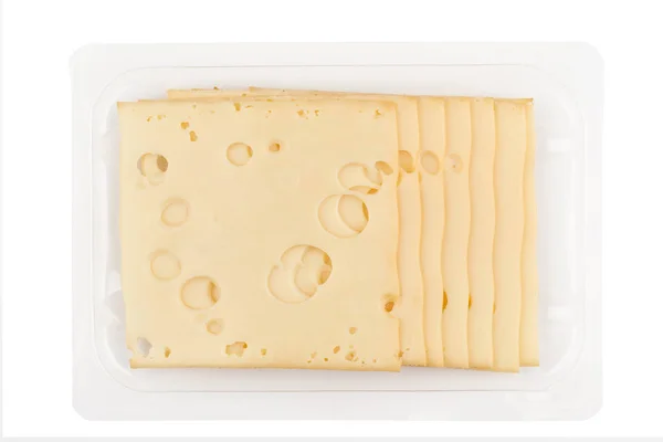 Beyaz arka planda füme peynir paketleme