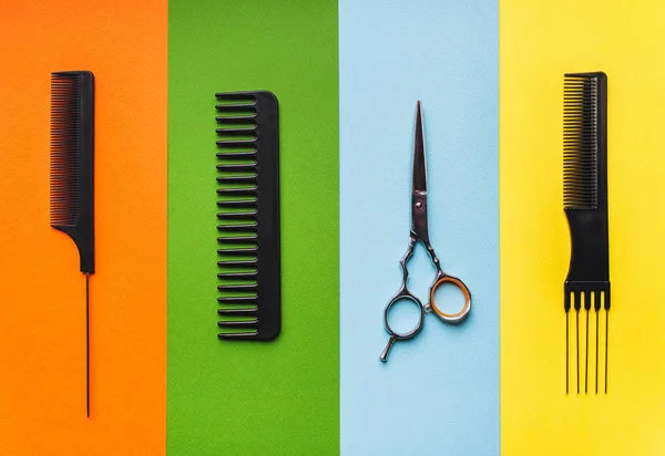 Barbería Herramientas Peluquería Fondo Papel Pastel Forma Rayas Multicolores Concepto — Foto de Stock