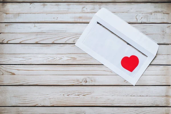 Червоне Серце Білий Конверт Лист Про Кохання Повідомлення Освідчення Коханні — стокове фото