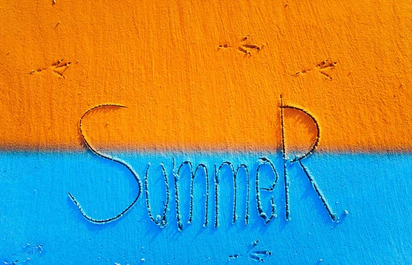Inscrição Verão Está Escrito Areia Desenho Feito Mão Cartão Postal — Fotografia de Stock