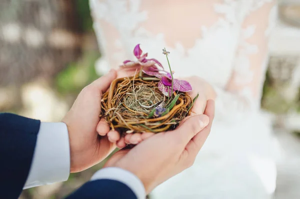 Hands Groom Bride Holding Wedding Rings Bird Nest Symbol Building — Stock Photo, Image