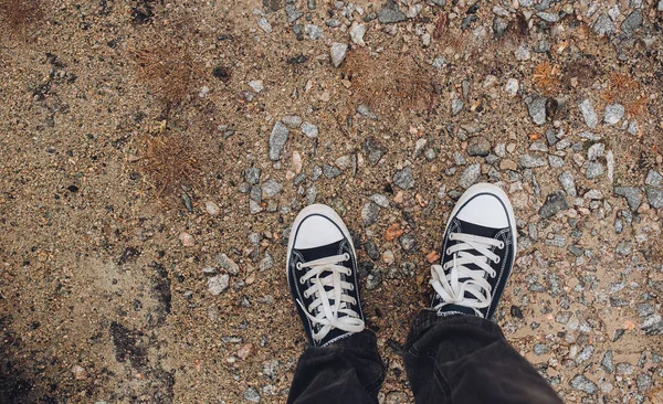 Sneakers Sulla Ghiaia Ricevuto Camminando Piedi Comfort Moderno Scarpe Viaggiare — Foto Stock