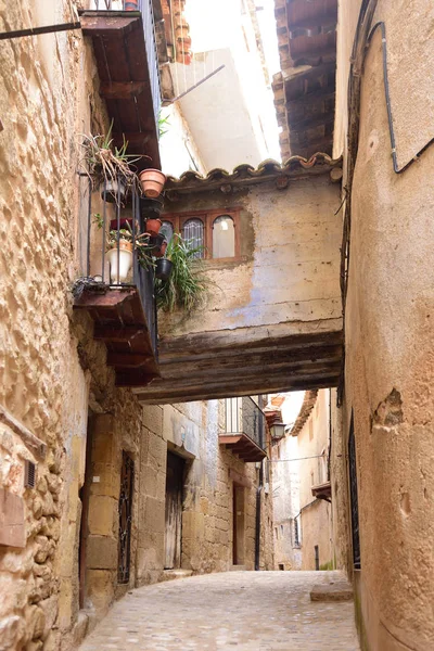 Sokaklar ve köşelerinde ortaçağ köyü Valderrobres, Mantarraya, Teruel ilinde, Aragon, İspanya