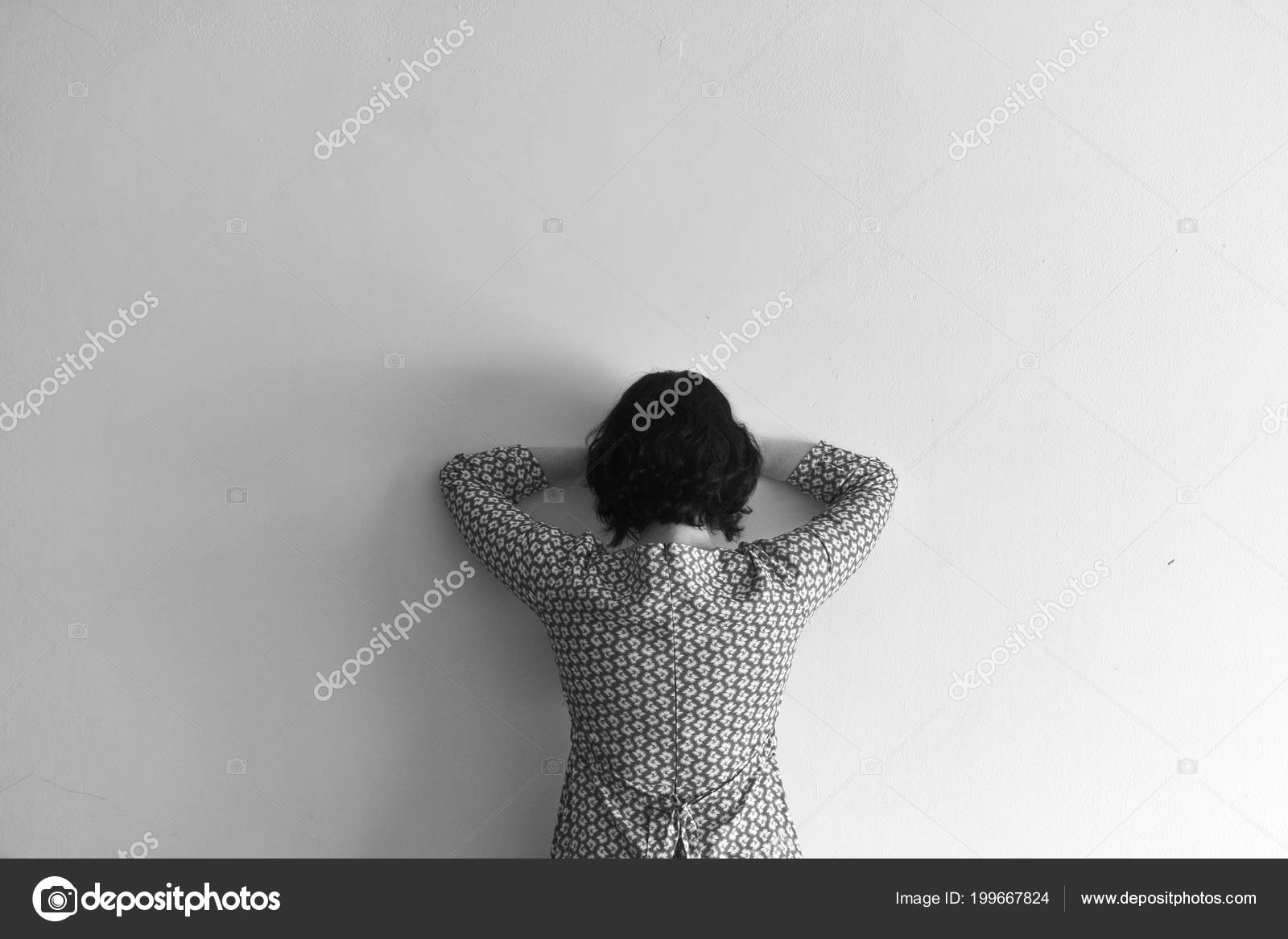 Мягкий женский живот. On her back. On her back. Женский животик лежа. Красивая женщина со спины.