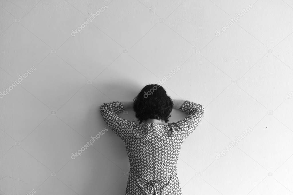 Opposite woman on her back on a wall
