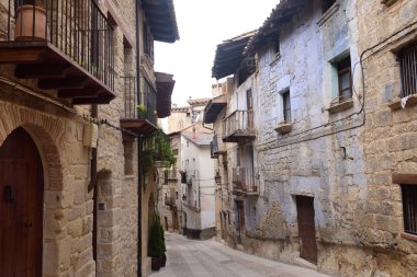 Sokaklar ve köşelerinde ortaçağ köyü Valderrobres, Mantarraya, Teruel ilinde, Aragon, İspanya