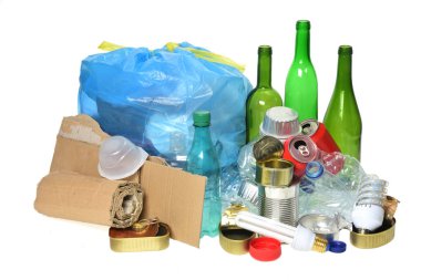 çöp geri dönüşüm kağıt cam şişe, teneke kutular, plastik şişe, ampul