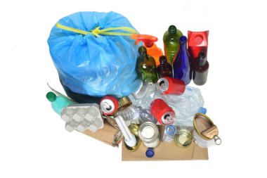 Çöp kutuları, plastik şişe, cam şişe, karton, tetrabrik, kutular ve ampul