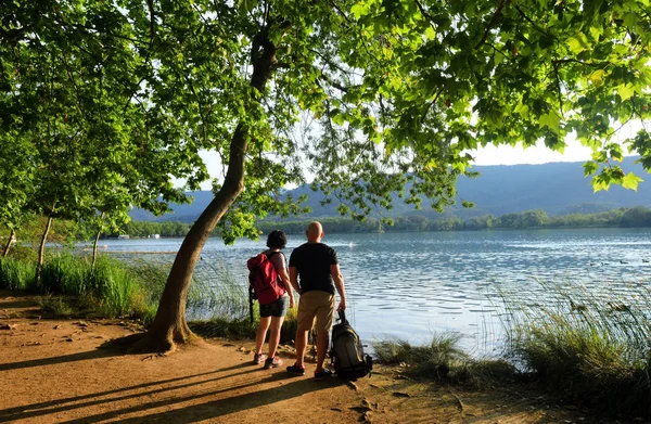 Pareja Excursionista Atardecer —  Fotos de Stock