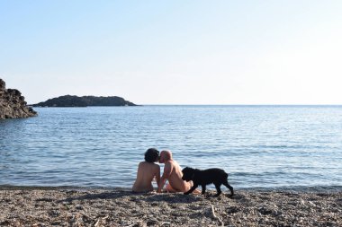 Sahilde çıplaklar çift