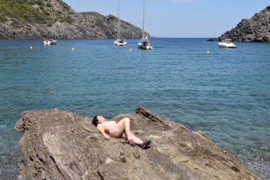 Cap de Creus 'ta çıplaklık, La Taballera plajı, Costa Brava, Girona, İspanya