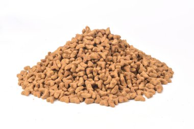 kedi maması beyaz zemin üzerine yığını