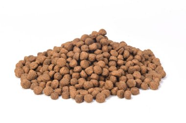 kedi maması beyaz zemin üzerine yığını