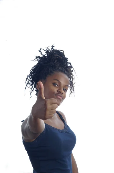 Retrato Uma Menina Africana Adolescente Polegar Para Cima — Fotografia de Stock