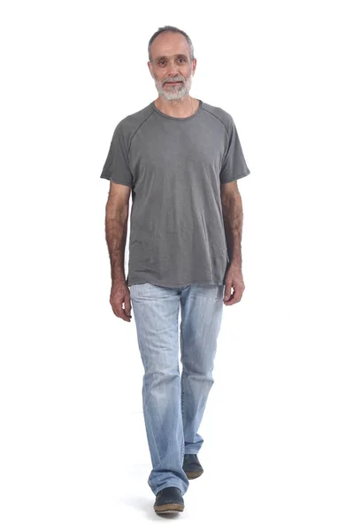 Άνθρωπος Που Περπατά Λευκό Φόντο — Φωτογραφία Αρχείου
