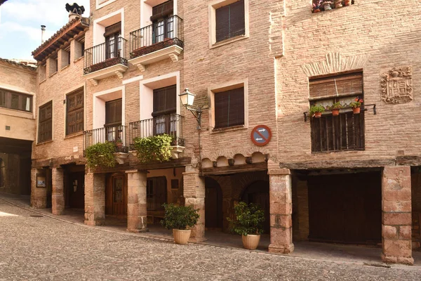 Plac Średniowiecznej Wiosce Alquézar Somontano Huesca Prowincji Aragon Hiszpania — Zdjęcie stockowe