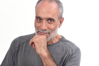 beyaz üzerine orta yaşlı adam portresi