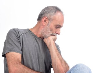 beyaz üzerine orta yaşlı adam portresi