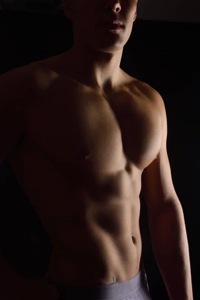 Siyah Arka Plan Üzerine Bir Adamın Çıplak Vücut — Stok fotoğraf