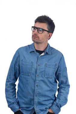 Beyazlı bir adamın portresi