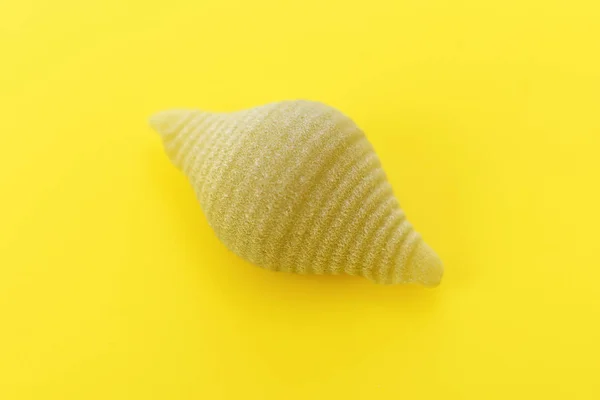 Pasta Conchiglie Yellow Background — Stock Photo, Image
