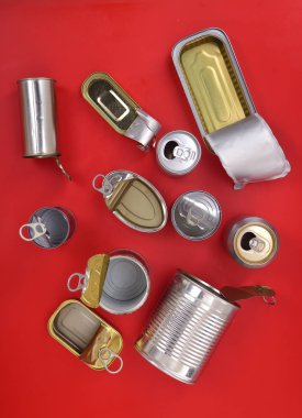 teneke kutu kırmızı izole üstten görünüm