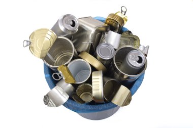 çöp tenekesi (konserve yiyecek ve içecek) beyaz kutular dolu