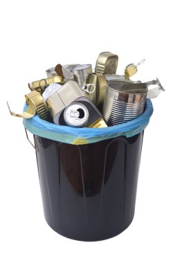 çöp tenekesi (konserve yiyecek ve içecek) beyaz kutular dolu