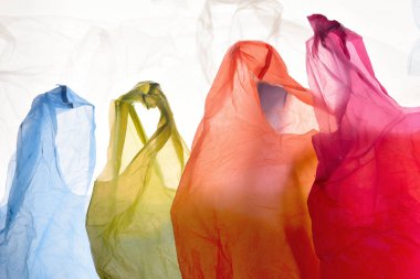 kullanılan ve şeffaf renk plastik torbalar