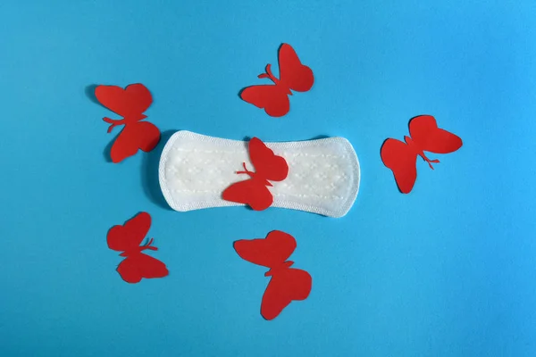 Kompresse Für Die Menstruation Auf Blauem Hintergrund — Stockfoto