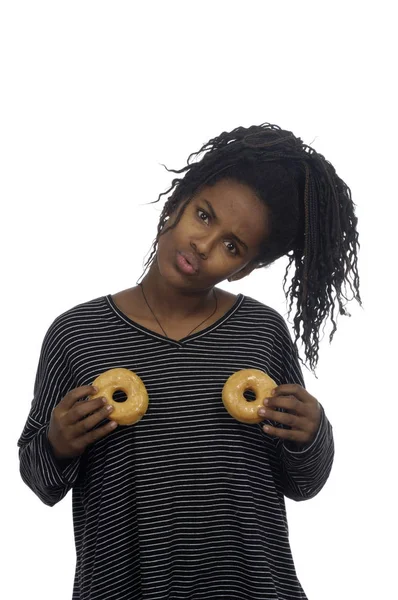 Menina adolescente brincando com um donut — Fotografia de Stock