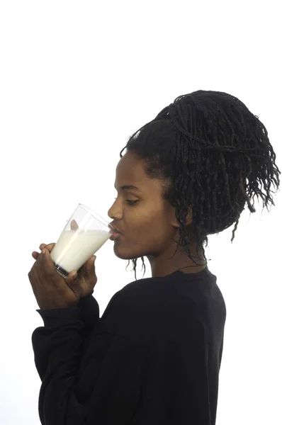 Teenage girl drinking milk — Stock Photo, Image