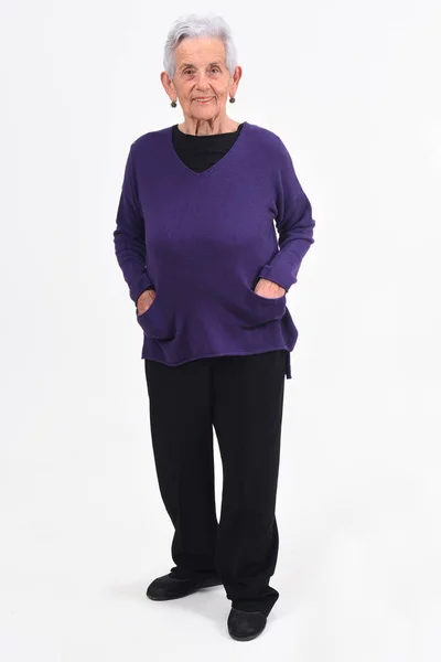 Full porträtt av senior kvinna på vit bacground — Stockfoto