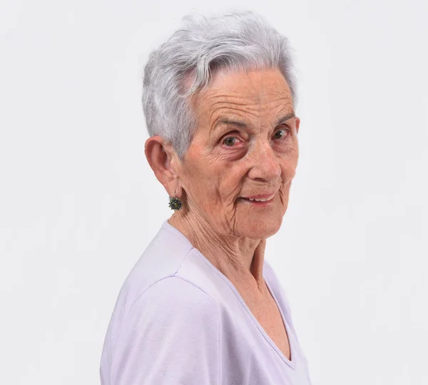 Πορτρέτο Της Ηλικιωμένης Γυναίκας Λευκό Φόντο — Φωτογραφία Αρχείου