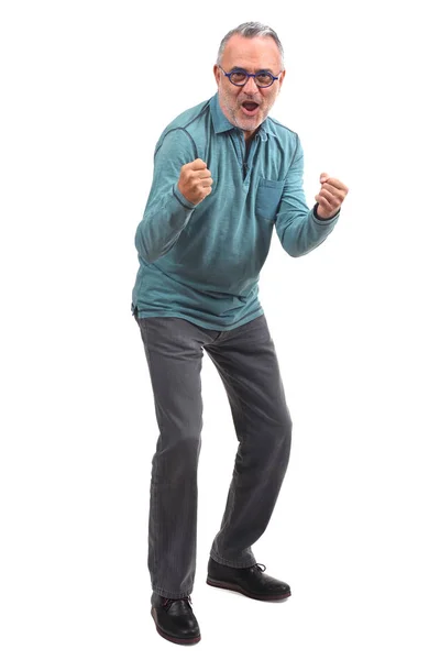 Hombre levantando sus brazos y sonriendo en señal de victoria sobre fondo blanco —  Fotos de Stock