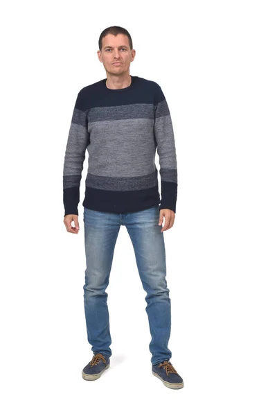 Retrato completo de un hombre de mediana edad con jeans en blanco — Foto de Stock