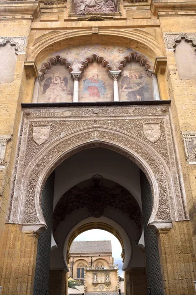 Facciata della porta del Perdon, facciata moresca del Grande — Foto Stock