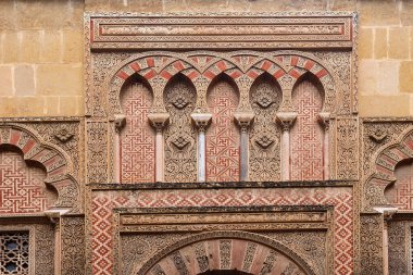 Espiritu Santo'nun kapı ve cephesi, Büyük M'nin Mağribi cephesi