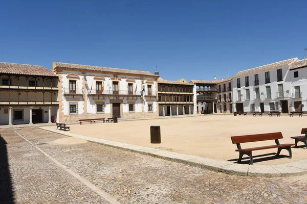 Praça principal de Tembleque, província de Toledo, Castela-La Mancha, Espanha — Fotografia de Stock