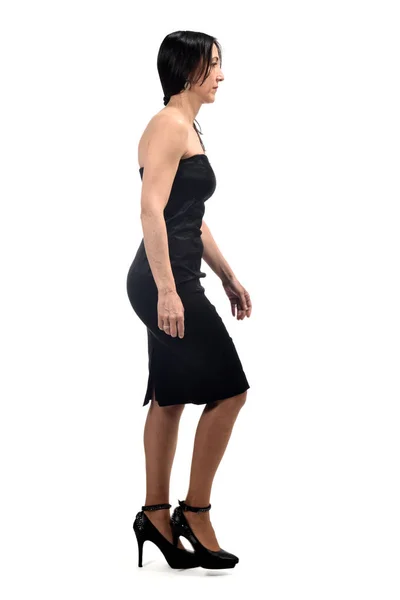 Retrato completo de uma mulher de meia-idade andando com off the shoulde — Fotografia de Stock